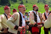 Bethmalais singers entertain the Transhumance