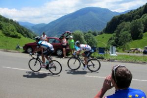 Encouraging TDF riders on the climb to col de Menté