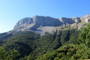 The Castillo Mayor limestone outcrop