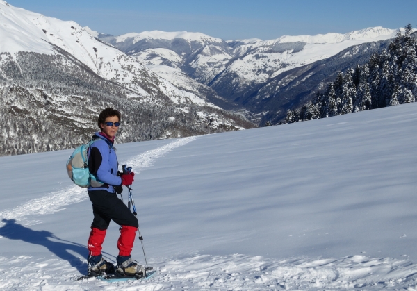 Essential items for winter hiking and adventures Essential items for winter hiking and adventures